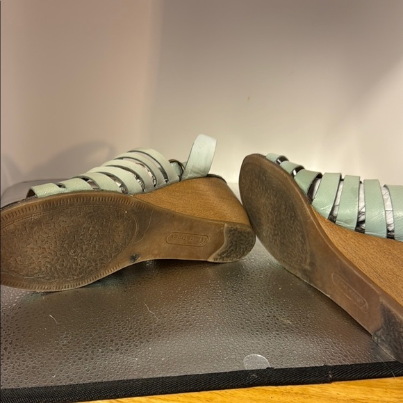 BareTraps Green and Brown Woven Sandals - Picture 5 of 7